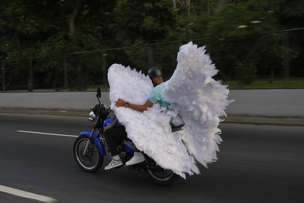 A man carries a wings costume during Carnival in Caracas, Venezuela, Monday, Feb. 12, 2024.  - Sputnik Africa