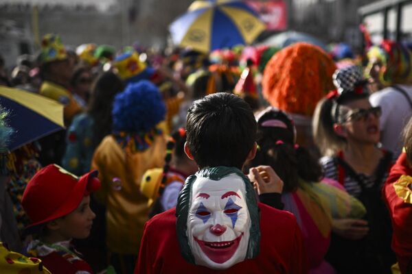 A child wearing a joker mask takes part in the clown parade in Sesimbra on February 12, 2024. - Sputnik Africa