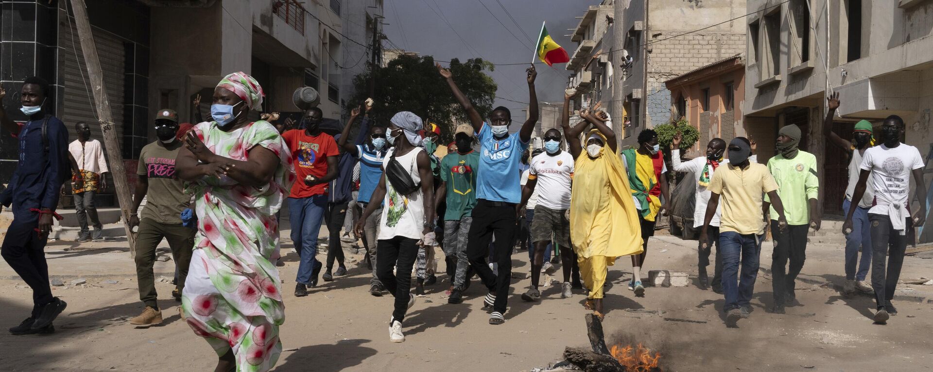 Demonstrators protest President Macky Sall decision to postpone the Feb. 25 vote, citing an electoral dispute between the parliament and the judiciary regarding some candidacies in Dakar, Senegal - Sputnik Africa, 1920, 29.02.2024