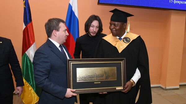 Faustin-Archange Touadéra décerné du titre de Professeur honoraire de l'université russe MADI - Sputnik Afrique