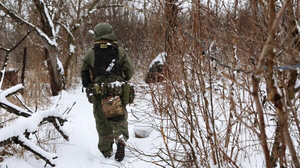 Russian soldier walks through a wooded area in the Avdeyevka direction. February 14, 2024. - Sputnik Africa
