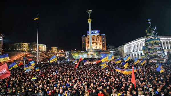 
Adeptes de l'intégration européenne de l'Ukraine sur la place de l'Indépendance à Kiev, le 6 décembre 2013
 - Sputnik Afrique