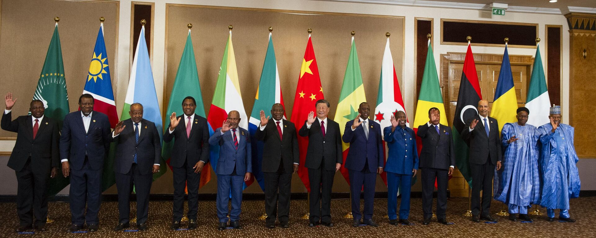 (From 2nd L to R) Namibia President Hage Geingob, ?, Zambian President Hakainde Hichelema, President of Comoros and chairperson of the African Union (AU) Azali Asoumani, South African President Cyril Ramaphosa, China's President Xi Jinping, Sengegalese President Macky Sall, Burundian President Evariste Ndayishimiye, President of the Republic of Congo Denis Sassou Nguesso, pose for a family photo during the China-Africa Leaders' Roundtable Dialogue on the last day of the 2023 BRICS Summit in Johannesburg on August 24, 2023.  - Sputnik Africa, 1920, 20.02.2024