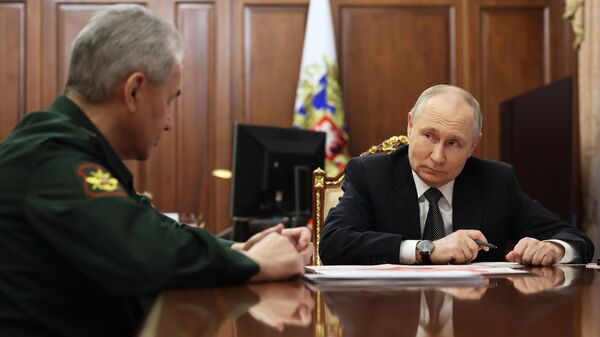 Russian President Vladimir Putin and Defense Minister Sergey Shoigu (left) during a meeting. - Sputnik Africa