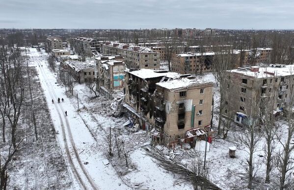 Destroyed residential buildings on a street in Avdeyevka - Sputnik Africa