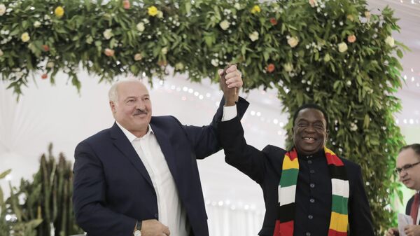 Belarus President Alexander Lukashenko, left, poses with Zimbabwean President Emmerson Mnangagwa at the State House in Harare, Tuesday, Jan, 31, 2023.  - Sputnik Africa