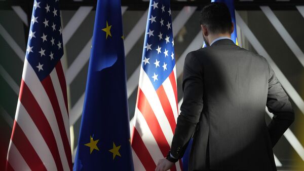 drapeaux US et UE - Sputnik Afrique