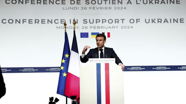 French President Emmanuel Macron speaks during a press conference at the Elysee Palace in Paris - Sputnik Afrique