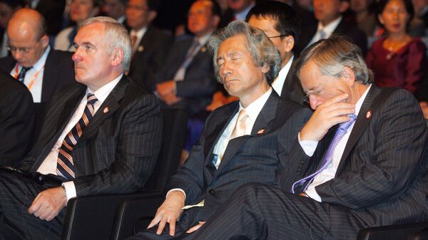 Japanese Prime Minister Junichiro Koizumi and Luxembourg Prime Minister Jean-Claude Juncker sleep during the two-day Asia-Europe Meeting (ASEM) on September 10, 2006, in Helsinki. - Sputnik Africa