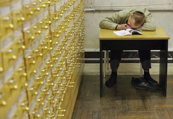 A reader in the catalog room of the Russian State Library. - Sputnik Africa