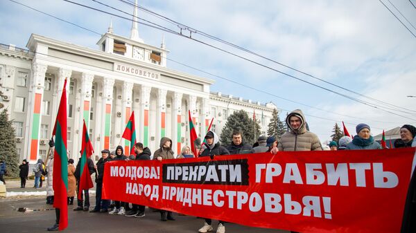 Participants in a protest against economic pressure from Moldova in Transnistria and the introduction of new customs duties, on one of the streets in Tiraspol. - Sputnik Africa