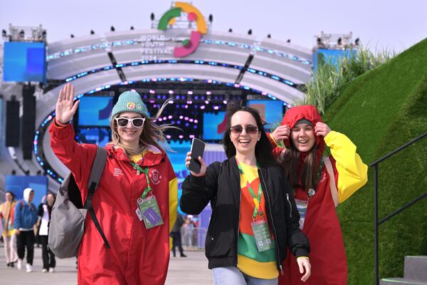 Participants of the World Youth Festival on the Federal Territory of Sirius - Sputnik Africa