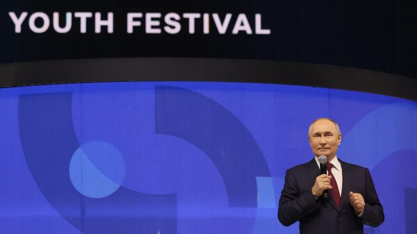 Vladimir Poutine intervient au Festival mondial de la jeunesse 2024 - Sputnik Afrique