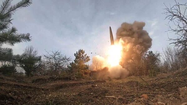 Combat launch of a missile from the Iskander operational-tactical missile system to destroy hangars with military equipment and ammunition of the Ukrainian Armed Forces during a special military operation. - Sputnik Africa