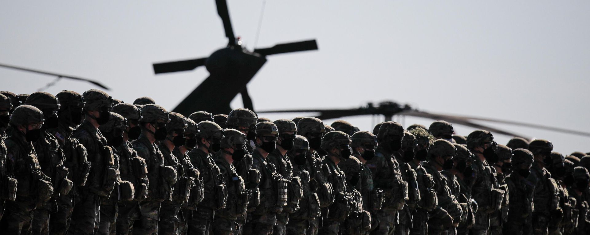 US soldiers line up during the visit of NATO Secretary General Jens Stoltenberg at the Mihail Kogalniceanu airbase, near the Black Sea port city of Constanta, eastern Romania, Friday, Feb. 11, 2022.  - Sputnik Africa, 1920, 10.03.2024