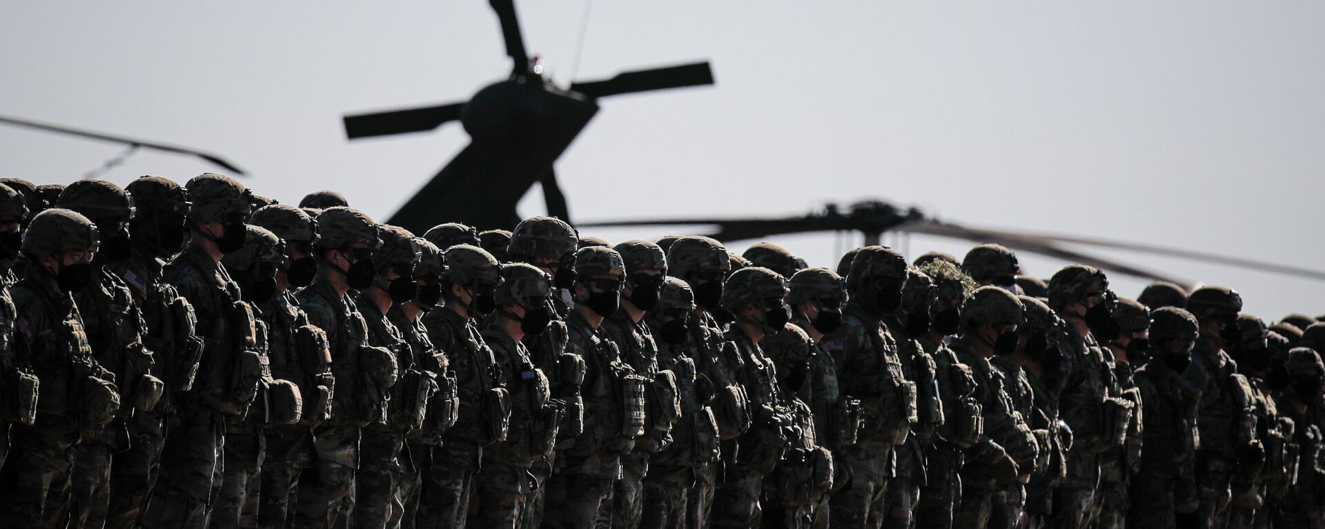US soldiers line up during the visit of NATO Secretary General Jens Stoltenberg at the Mihail Kogalniceanu airbase, near the Black Sea port city of Constanta, eastern Romania, Friday, Feb. 11, 2022.  - Sputnik Africa, 1920, 10.03.2024