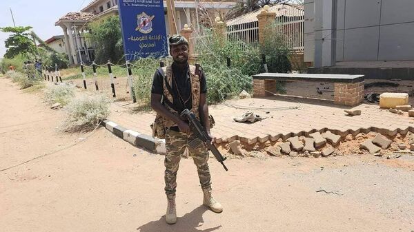 Sudanese forces search the National Radio buildings in Omdurman after its capture. - Sputnik Africa
