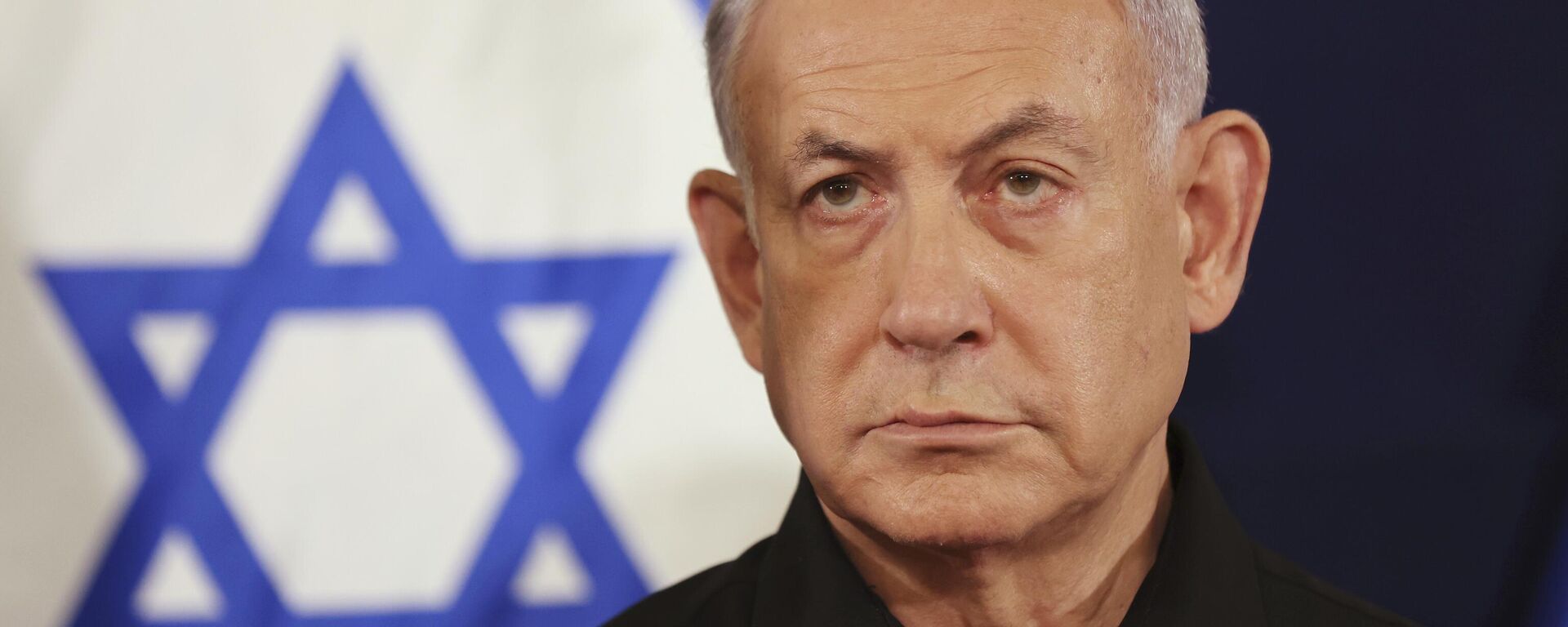 Israeli Prime Minister Benjamin Netanyahu attends a press conference with Defense Minister Yoav Gallant and Cabinet Minister Benny Gantz in the Kirya military base in Tel Aviv, Israel, Saturday, Oct. 28, 2023.  - Sputnik Africa, 1920, 27.12.2024