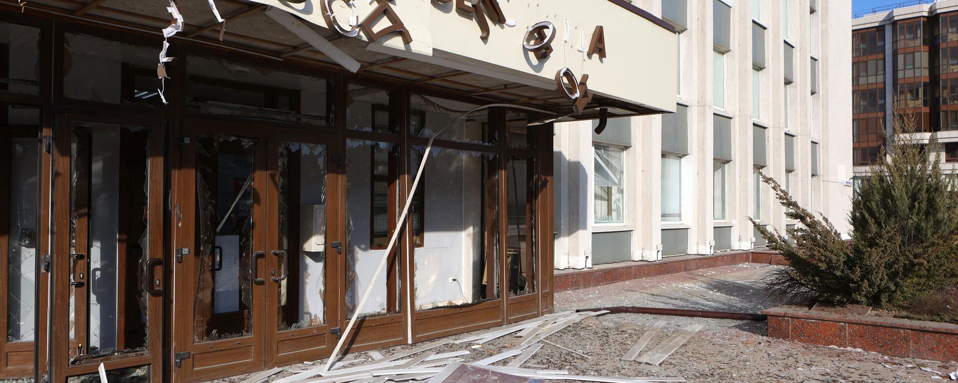 The Belgorod City Hall building, damaged as a result of a Ukrainian drone attack. - Sputnik Africa, 1920, 15.03.2024