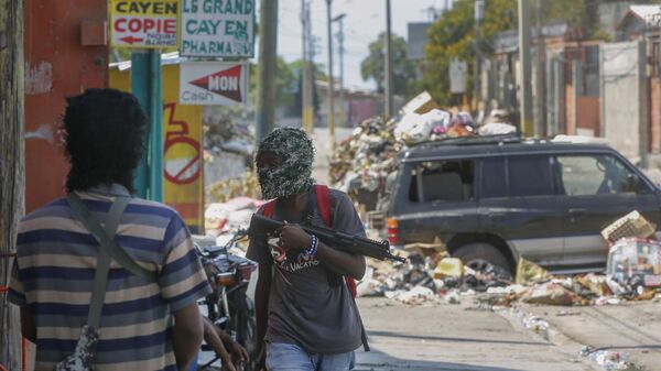 Armed members of the G9 and Family gang stand guard at their roadblock in the Delmas 6 neighborhood of Port-au-Prince - Sputnik Africa