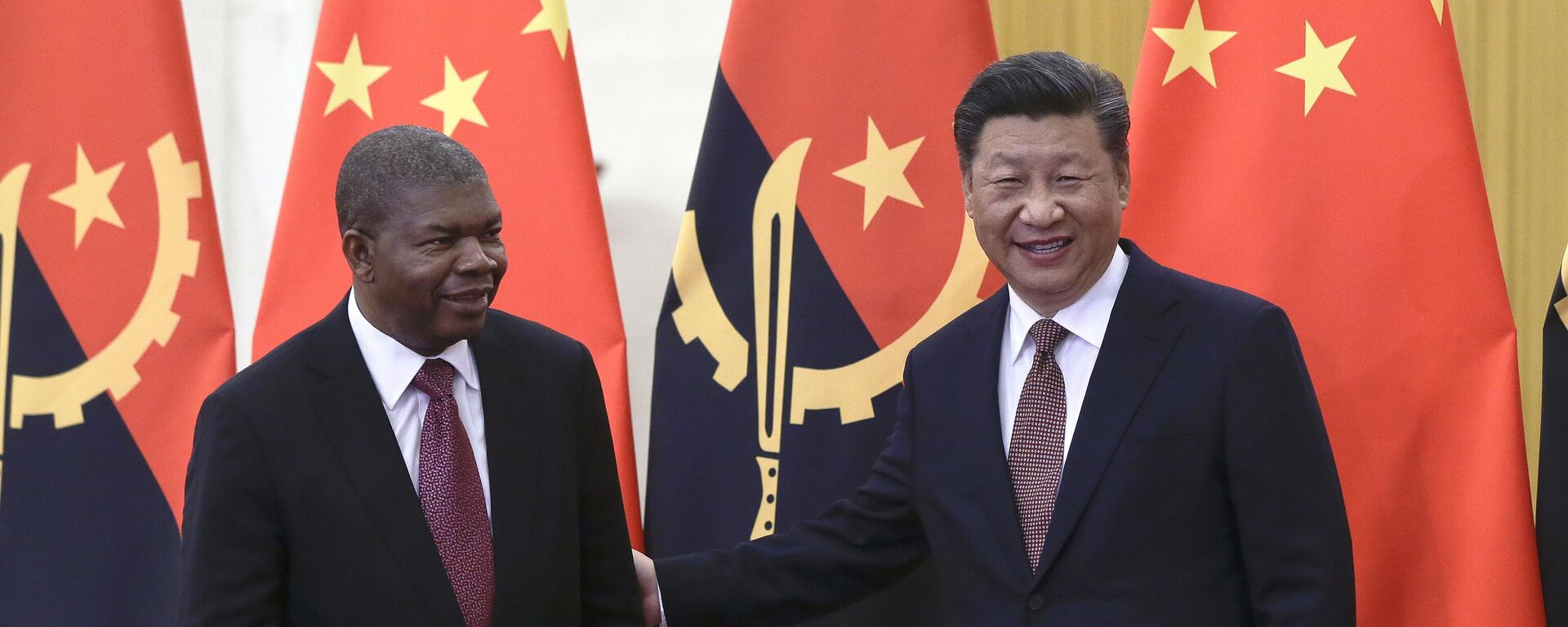Angola's President Joao Lourenco, left, and Chinese President Xi Jinping prepare for their bilateral meeting at the Great Hall of the People in Beijing, Sunday, Sept. 2, 2018 - Sputnik Africa, 1920, 17.03.2024
