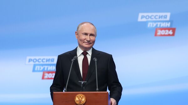 The Russian presidential candidate and incumbent President, Vladimir Putin, speaks to the media at the campaign headquarters, in Moscow, Russia, on Monday, March 18, 2024. - Sputnik Afrique