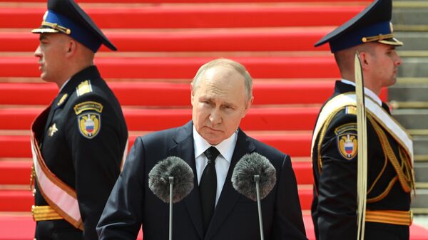 Putin speaks to representatives of Russian security services. June 2023. File photo. - Sputnik Africa