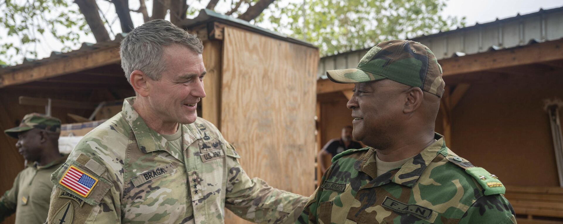 In this photo provided by the U.S. Air Force, US Army Lt. Gen. Jonathan Braga, US Army Special Operations commander, meets with Maj. Gen. Moussa Barmou, Niger Special Operations Forces commander, to discuss anti-terrorism policy and tactics throughout Niger, at Air Base 101, Niger, June 12, 2023.  - Sputnik Africa, 1920, 22.03.2024
