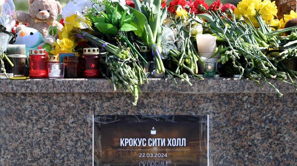 Paying tribute to victims of the Crocus City Hall terrorist attack. March 23, 2024. - Sputnik Africa