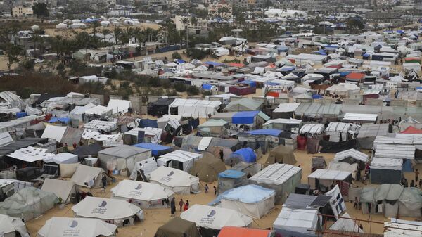 A tent camp housing Palestinians displaced by the Israeli offensive is seen in Rafah, Gaza Strip, Tuesday, Feb. 27, 2024. - Sputnik Afrique