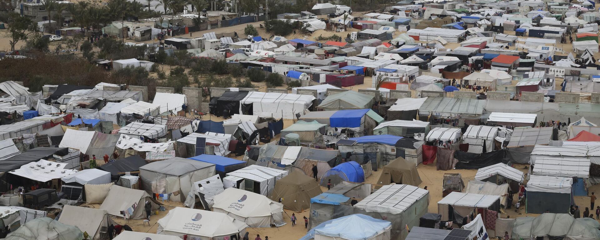 A tent camp housing Palestinians displaced by the Israeli offensive is seen in Rafah, Gaza Strip, Tuesday, Feb. 27, 2024. - Sputnik Africa, 1920, 07.05.2024