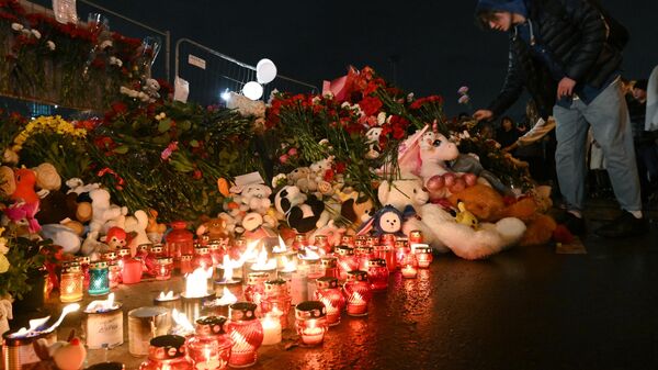 Candles, flowers and toys dedicated to the memory of the victims of the terrorist attack at Crocus City Hall - Sputnik Africa