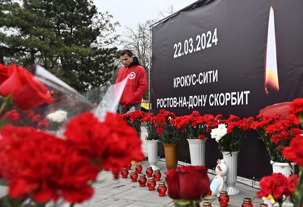 People bringing flowers and toys to a sigil in Rostov-on-Don. The inscription reads: &quot;22.03.2024. Crocus city. Rostov-on-Don mourns&quot;. - Sputnik Africa