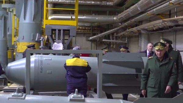 A worker inspects a FAB-3000 three-ton bomb during an inspection of a military factory in Nizhny Novgorod by Defense Minister Sergei Shoigu. March 21, 2024. Screenshot of Russian Defense Ministry video. - Sputnik Africa