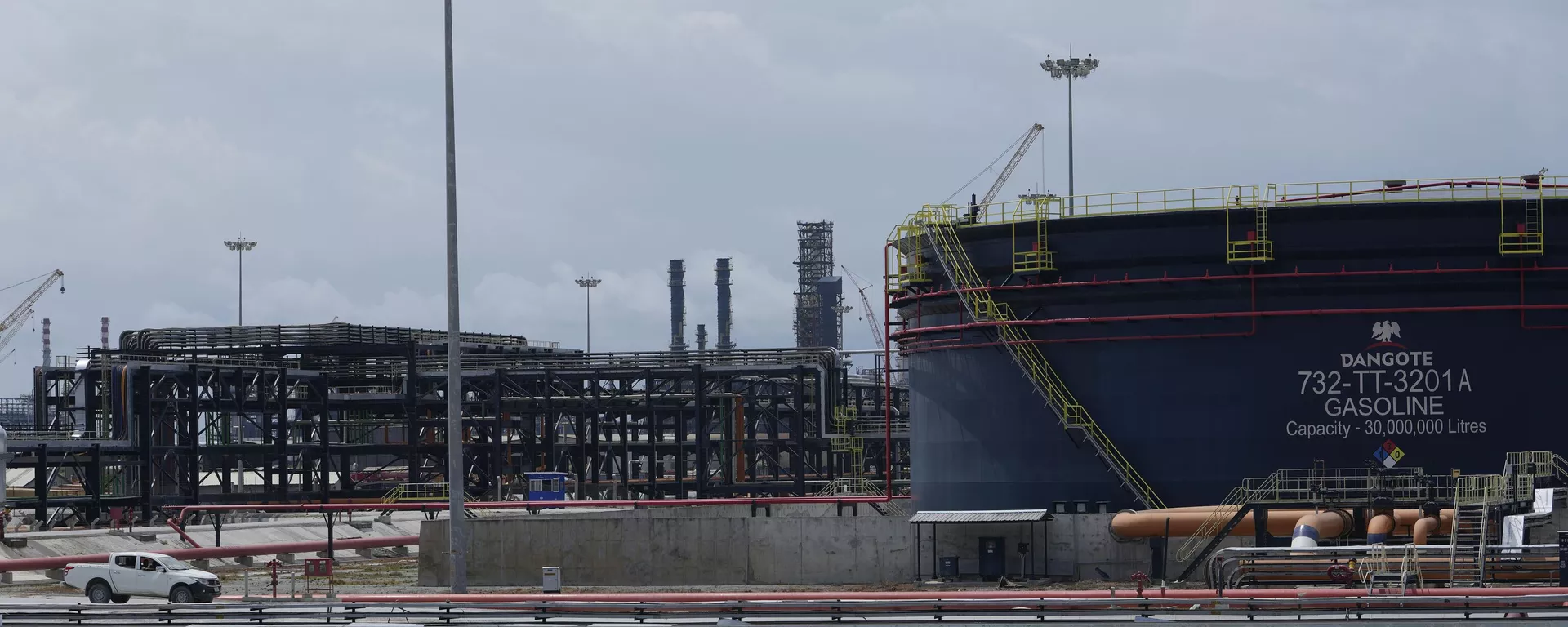 Oil installations at the Dangote refinery during the opening ceremony in Lagos, Nigeria, Monday, May 22, 2023. - Sputnik Africa, 1920, 28.03.2024