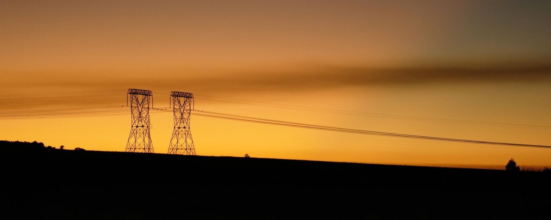 Electricity pylons from Kusile coal-fired power plant near Emalahleni, South Africa, Monday, May 22, 2023. - Sputnik Africa, 1920, 06.04.2024