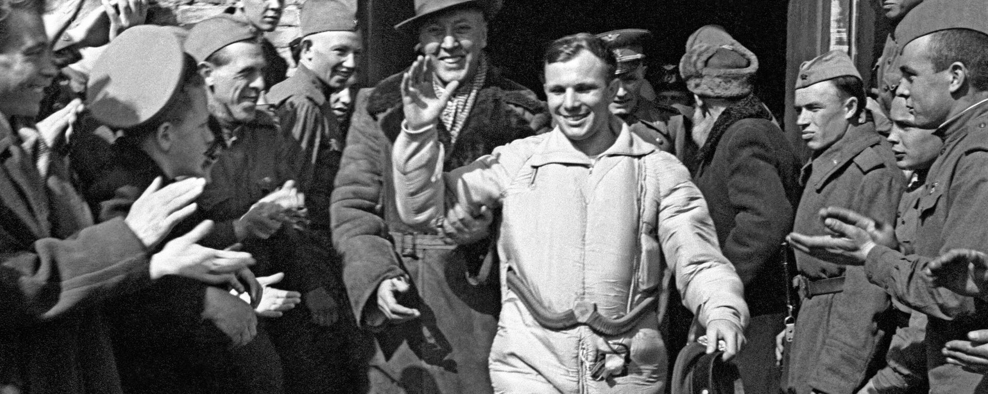 The world's first cosmonaut Yuri Gagarin after the landing of the Vostok-1 spacecraft lander - Sputnik Africa, 1920, 12.04.2024