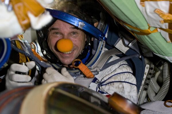 Space tourist Canadian billionaire and clown Guy Laliberte smiles sitting inside the Soyuz TMA-14 spacecraft shortly after his landing with the members of the mission to the International Space Station, Russian cosmonaut Gennady Padalka and NASA astronaut Michael Barratt, not seen, near the town of Arkalyk, Kazakhstan on Sunday, October 11, 2009. - Sputnik Africa