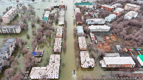 La ville d'Orsk, dans la région d'Orenbourg, après la rupture d'un barrage par les eaux printanières, le 8 avril 2024 - Sputnik Afrique