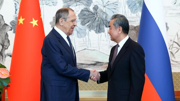 Le ministre russe des Affaires étrangères Sergueï Lavrov et son homologue chinois Wang Yi lors de la rencontre à Pékin le 9 avril 2024. - Sputnik Afrique