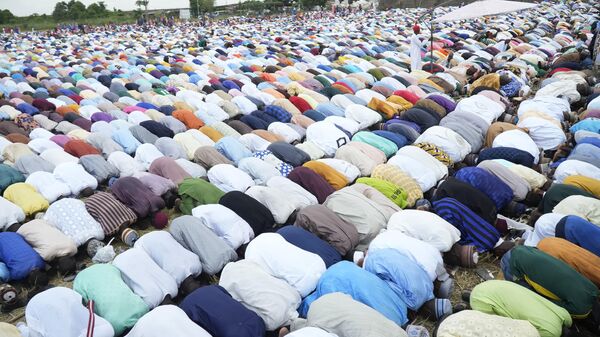 Muslims perform Eid al-Fitr prayers, marking the end of the fasting month of Ramadan in Lagos, Nigeria, Wednesday, April 10, 2024. - Sputnik Africa