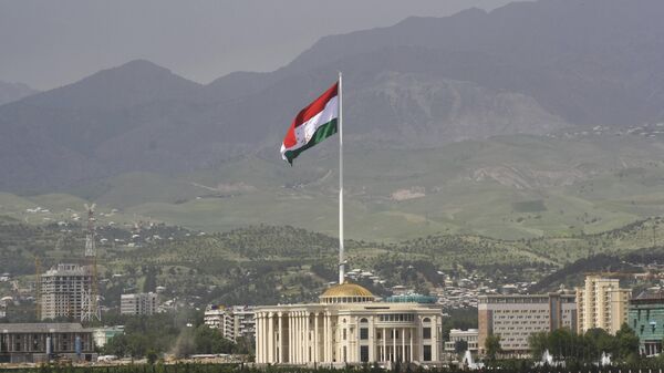 A national flag of Tajikistan is hoisted to the top of the 165-meter flagpole in Dushanbe, Tajikistan, Tuesday, May 24, 2011. - Sputnik Africa