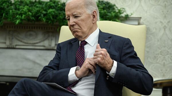 US President Joe Biden listens during a meeting with the Prime Minister of Iraq Mohammed Shia al-Sudani in the Oval Office of the White House in Washington, DC on April 15, 2024. - Sputnik Africa