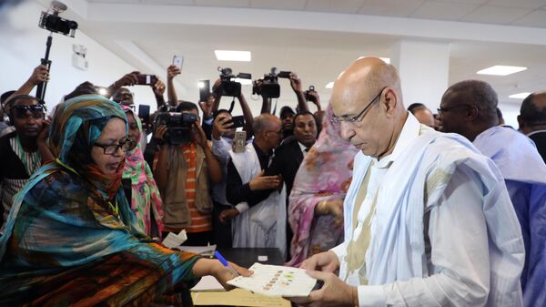 Ruling party presidential candidate and former Defense Minister Mohamed Ould El Ghazouani casts his ballot in Nouakchott, Mauritania, Saturday June 22, 2019. - Sputnik Africa