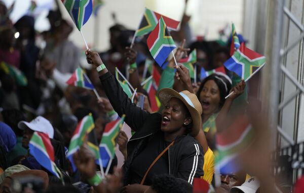 Люди принимают участие в праздновании Дня свободы в Претории, Южная Африка - Sputnik Africa