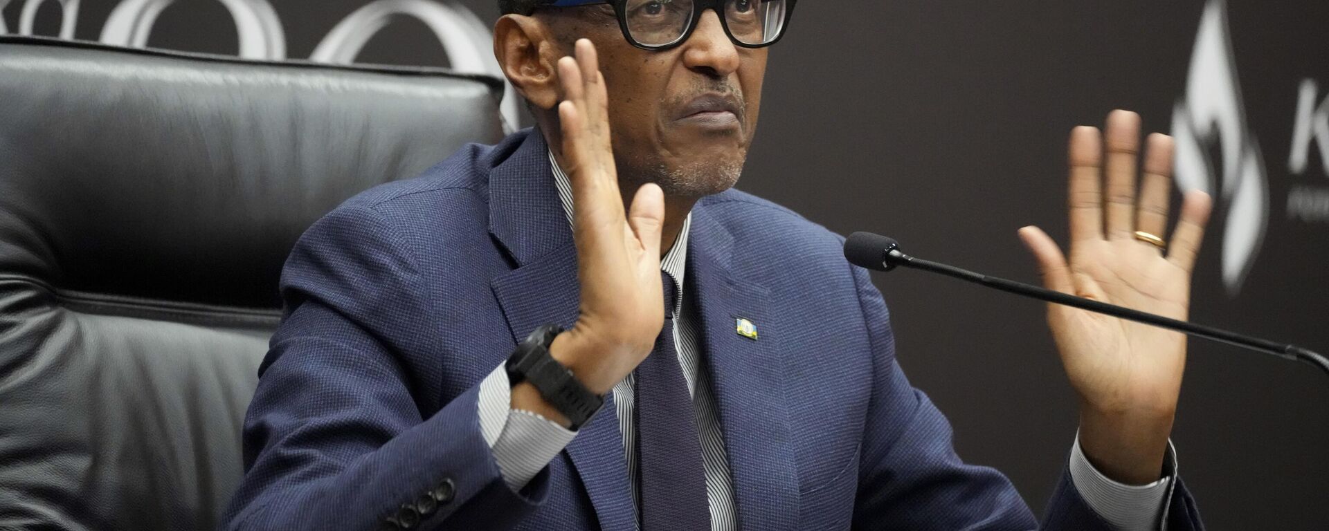 Rwanda's President Paul Kagame gestures as he gives a press conference at Kigali Convention Centre in Kigali, Rwanda, Monday, April 8, 2024. - Sputnik Africa, 1920, 30.01.2025