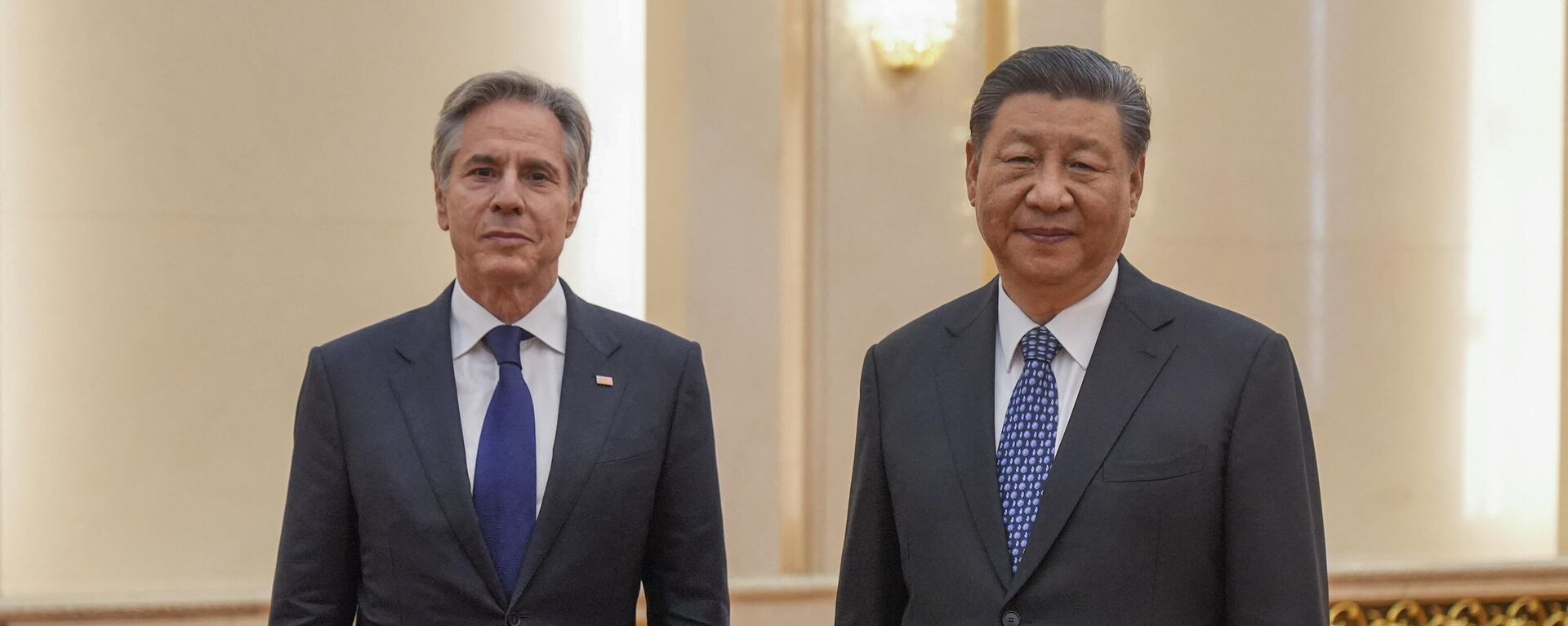 US Secretary of State Antony Blinken (L) meets with China's President Xi Jinping at the Great Hall of the People in Beijing on April 26, 2024. - Sputnik Africa, 1920, 28.04.2024