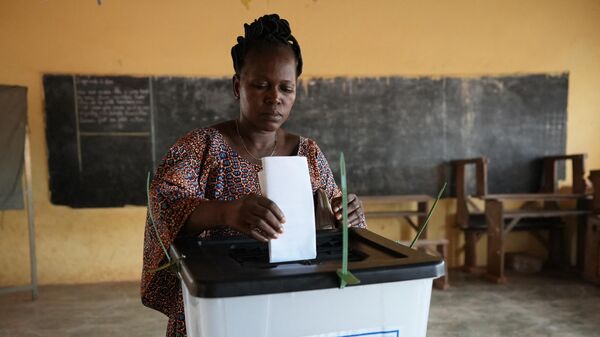 A voter casts her ballot at a polling station at the Hedzranawoe public primary school in Lome on April 29, 2024, during Togo's legislative elections. - Sputnik Africa