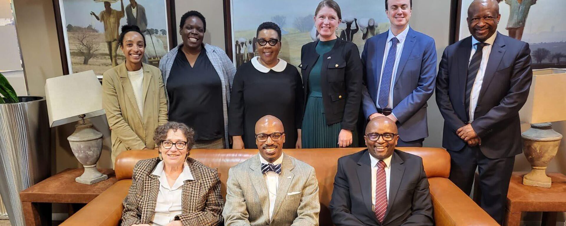 US Ambassador Reuben Brigety meets with members of the South African Electoral Commission. - Sputnik Africa, 1920, 01.05.2024