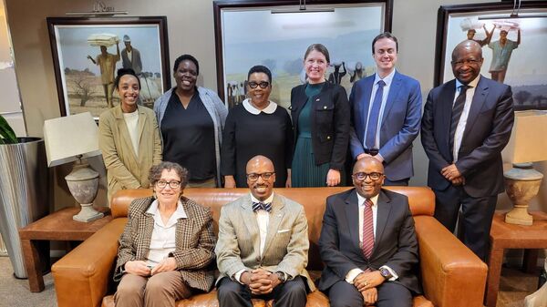 US Ambassador Reuben Brigety meets with members of the South African Electoral Commission. - Sputnik Africa